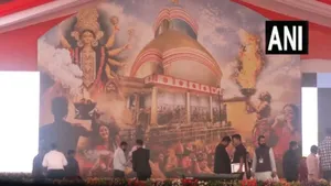 Kolkata के परेड ग्राउंड ने बढ़ाई सियासी हलचल! मां काली के चरणों में होगा Suvendu Adhikari का राजतिलक