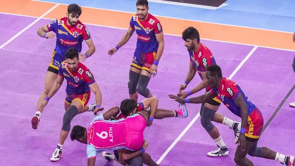 Pro Kabaddi League: यूपी योद्धाज ने चखाया हरियाणा स्टीलर्स को मज़ा, धमाकेदार जीत से तालिका में लगाई छलांग 
