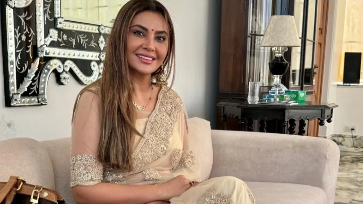 कौन है Influencer Sandeepa Virk ? नकली ब्यूटी प्रोडक्ट्स बेचने पर हुई गिरफ्तार, सोशल मीडिया पर है 2M फॉलोवर्स 2 Sandeepa Virk