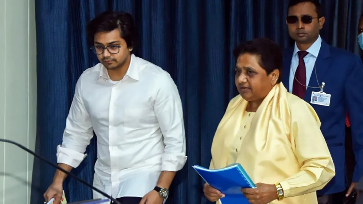 Akash Anand की सियासी किस्मत का दरवाजा ससुर की रिटायरमेंट से खुलेगा? Mayawati की शर्तें क्या-क्या?
