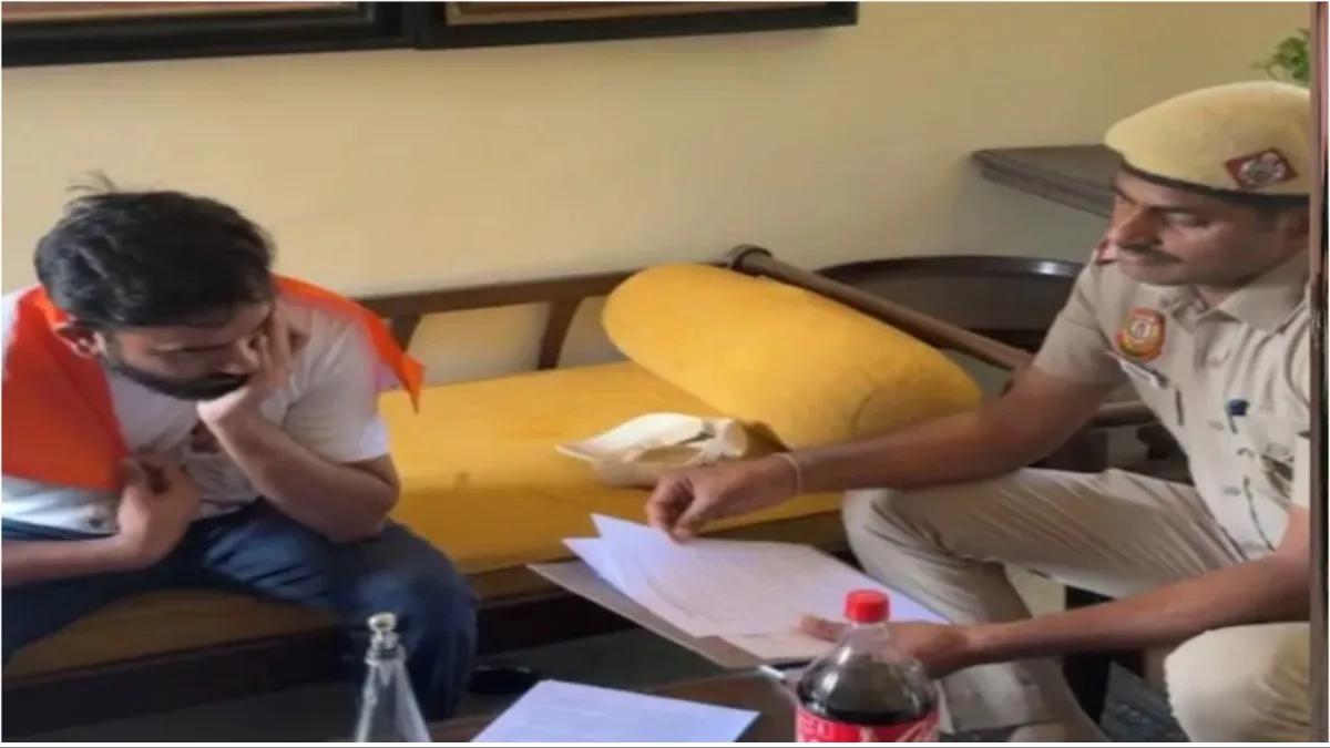 तिरंगा मार्च से पहले दीपके के घर पहुंची पुलिस, झंडा लेकर बोले- ‘फांसी पर चढ़ा दो’, क्या अब होगी गिरफ्तारी?