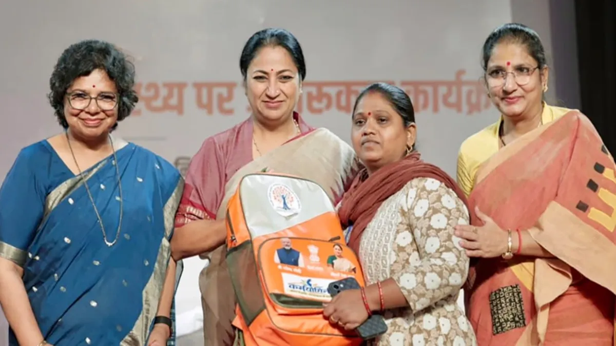 महिला श्रमिकों के लिए दिल्ली सरकार का बड़ा कदम: CM रेखा गुप्ता ने बांटी न्यूट्रिशन किट, क्या हैं नई योजनाएं?
