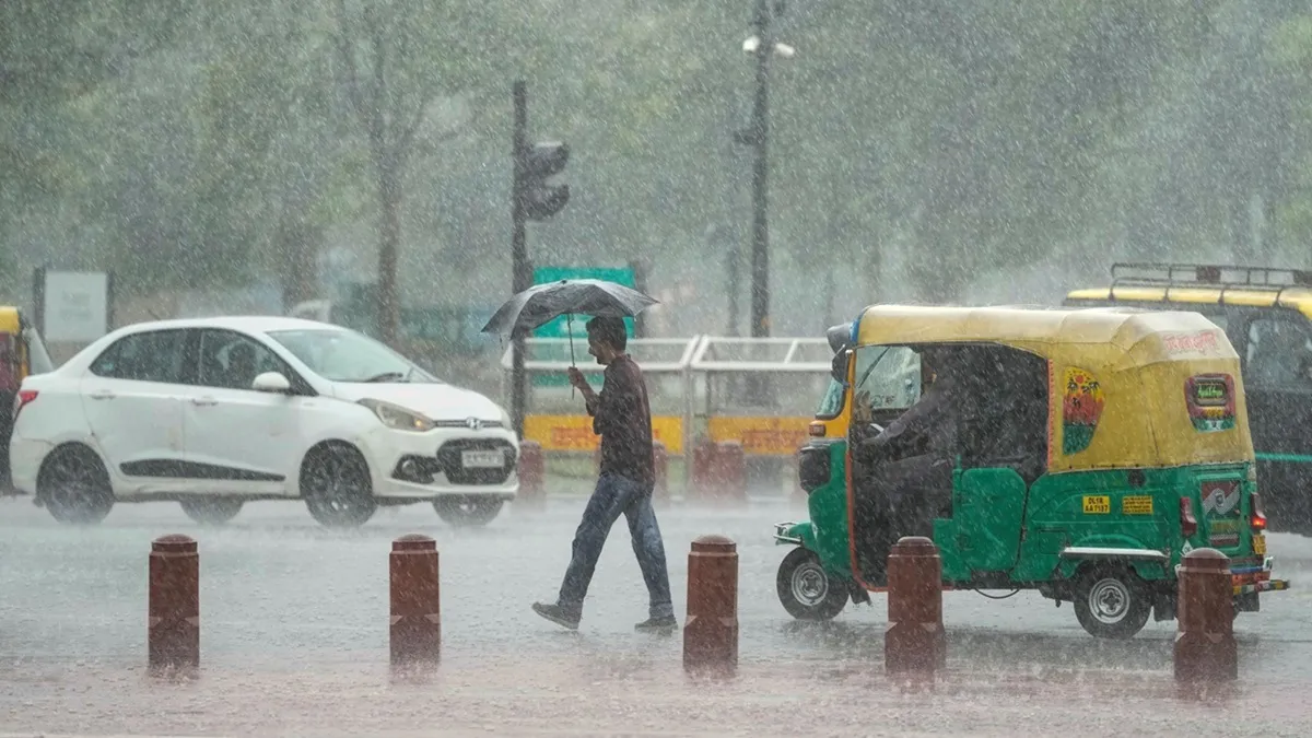 Weather Today: 25 राज्यों में बारिश का अलर्ट! 60-70 KM की रफ्तार से चलेंगी हवाएं, दिल्ली से UP-बिहार तक का हाल