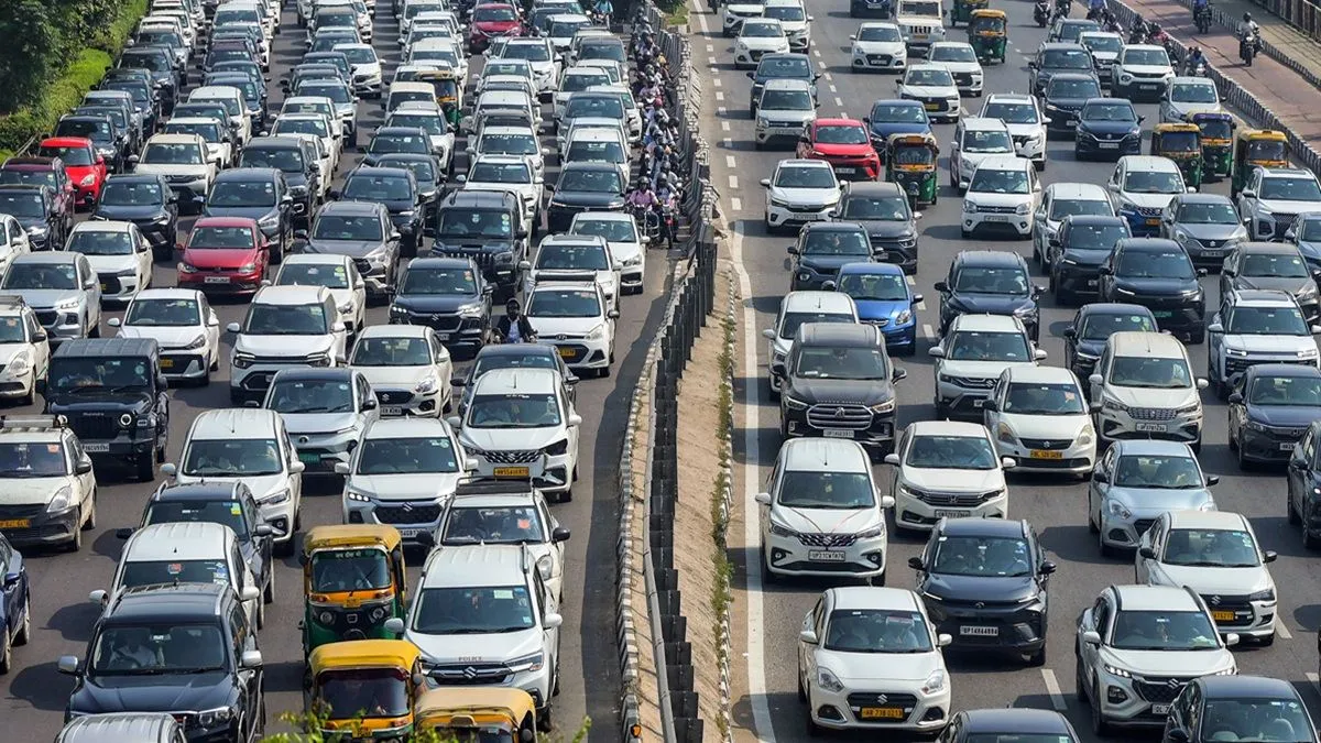 Delhi Traffic Alert:आज दिल्ली में होगा भयंकर जाम! दोपहर 3 बजे से ट्रैफिक पर असर, निकलने से पहले देखें एडवाइजरी