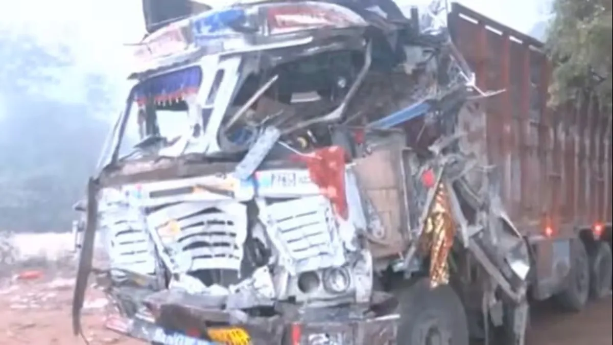Gwalior Accident: नवरात्रि पर मंदिर जा रहे श्रद्धालुओं पर काल बनकर टूटा बेकाबू ट्रक! 13 की मौत, 32 घायल