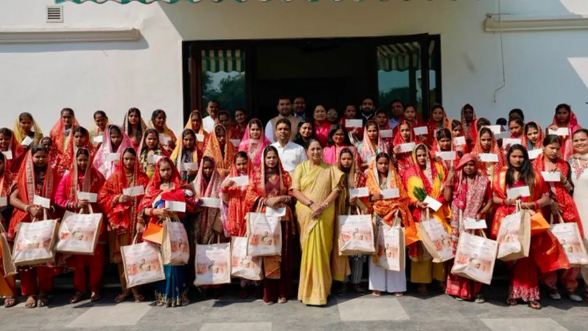 CM रेखा गुप्ता ने 51 बेटियों को दिए 51 लाख रुपये, पहले करवाचौथ पर मिला खास तोहफा