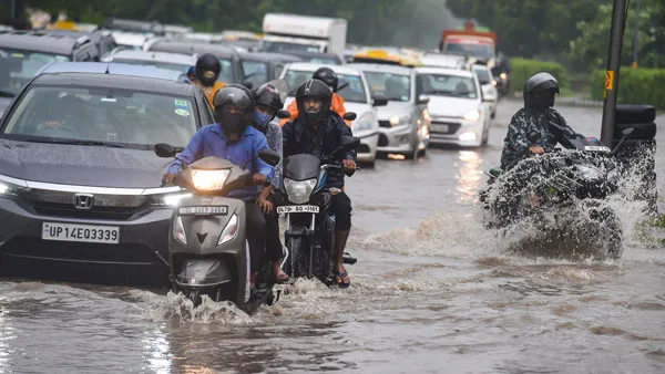 Monsoon Updates: Uddhav Thackeray visits flood-hit Sangli - Oneindia News