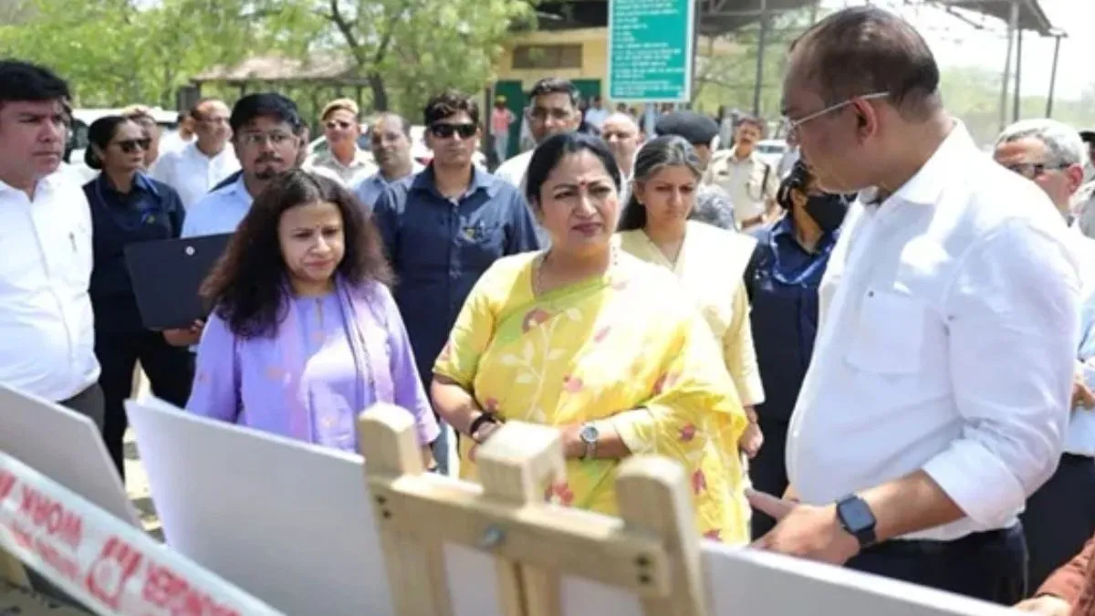 Delhi CM Rekha Gupta's Surprise Inspection At Transport Dept.; Tightens Public Services