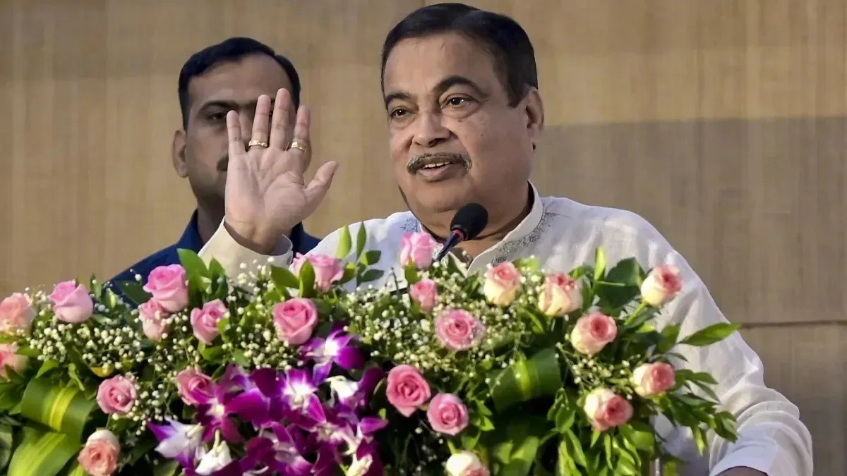Stuck In Traffic Jam, Nitin Gadkari Feels On Ground Issues, Says India Needs Multi-Level Flyovers