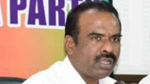 ಇಸ್ತ್ರಿ ಪೆಟ್ಟಿಗೆ, ಕುಕ್ಕರ್, ಹಣ ಕೊಟ್ಟು ಗೆದ್ದ ಸಿದ್ದರಾಮಯ್ಯ; ರಾಜೀನಾಮೆಗೆ ಎನ್‌. ರವಿಕುಮಾರ್‌ ಆಗ್ರಹ  