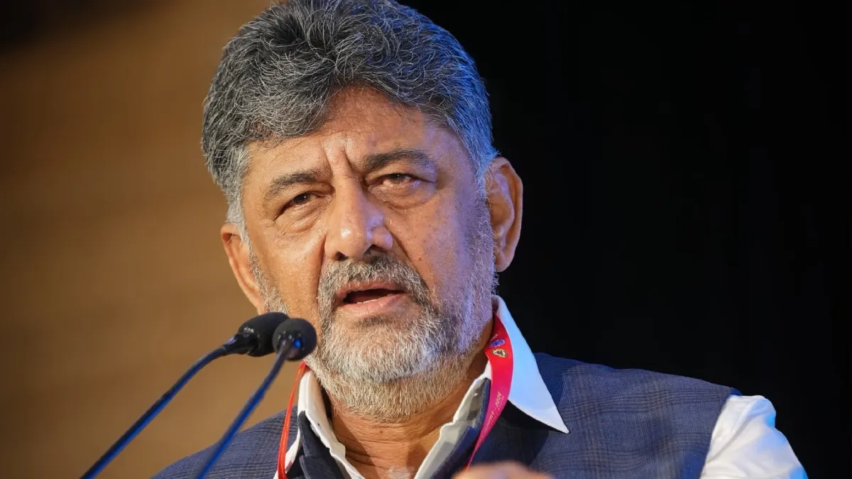 ಸರ್ಕಾರಿ ಶಾಲೆ ದತ್ತು ಪಡೆಯದಿದ್ದರೆ ಖಾಸಗಿ ಶಾಲೆಗಳ ಶುಲ್ಕಕ್ಕೆ ಬೀಳಲಿದೆ ಕಡಿವಾಣ: ಸಿಎಂ ಡಿಕೆ.ಶಿವಕುಮಾರ್‌ ಖಡಕ್ ಎಚ್ಚರಿಕೆ