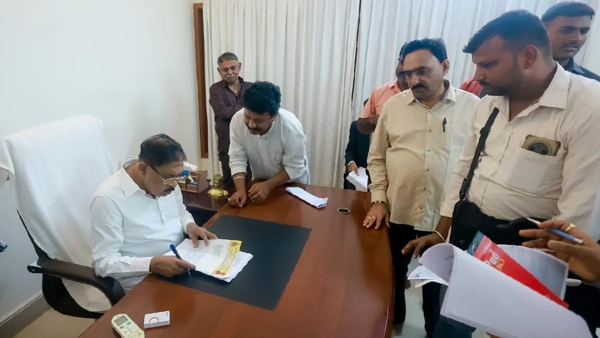 ಕರ್ನಾಟಕದ ಪ್ರತಿಯೊಬ್ಬ ಶಾಸಕರಿಗೂ ಈ ಕಾರಣಕ್ಕೆ ₹1 ಕೋಟಿ ಕಾರಣವೇನು, ಪ್ರತಿ ಜಿಲ್ಲೆಗೆ ₹5 ಕೋಟಿ ಹಣ ಇಲ್ಲಿದೆ ಸಂಪೂರ್ಣ ವಿವರ