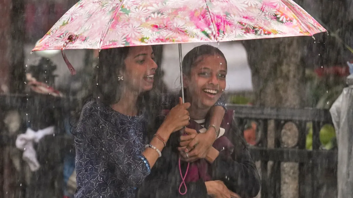 Karnataka Weather: ಕರಾವಳಿಯಲ್ಲಿ ಮುಂದುವರಿದ ವರುಣನ ಆರ್ಭಟ, ಬೆಂಗಳೂರಿನಲ್ಲಿ ತಂಪಾದ ವಾತಾವರಣ