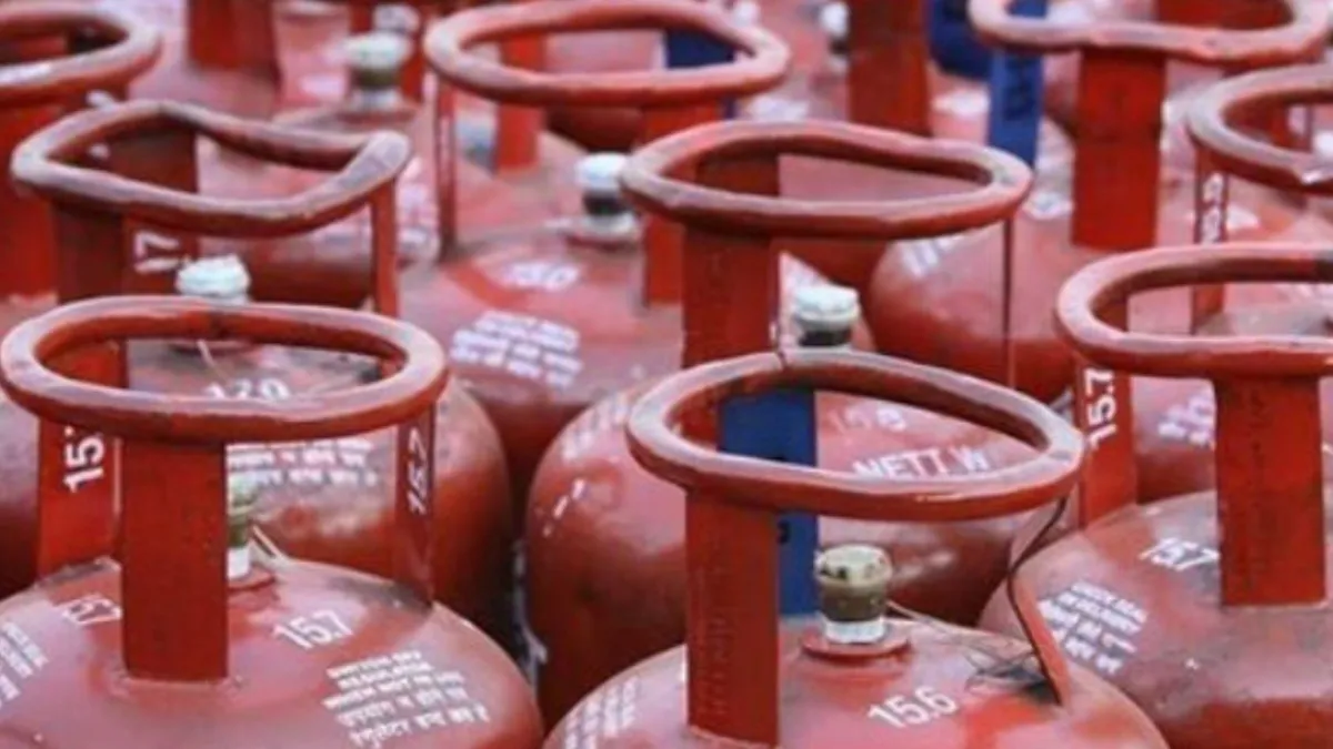 LPG: ಎಲ್‌ಪಿಜಿ ಸಬ್ಸಿಡಿ ಸ್ಥಗಿತದ ಭೀತಿ, ರಾಜ್ಯದಲ್ಲಿ ಗ್ಯಾಸ್ ಏಜೆನ್ಸಿಗಳ ಮುಂದೆ ನೆರೆದ ಗ್ರಾಹಕರ ದಂಡು