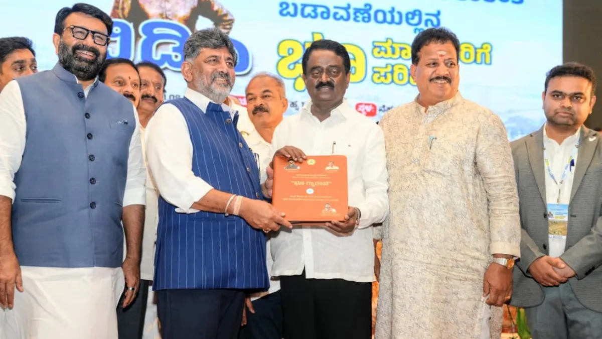 Shivaram Karanth Layout: ಭೂಮಿ ಕೊಟ್ಟ ರೈತರಿಗೆ ನಿವೇಶನ ಹಂಚಿಕೆ ; ‘ಮುಂದೆ ಬೆಲೆ ಹೆಚ್ಚಲಿದೆ, ಮಾರಿಕೊಳ್ಳಬೇಡಿ’ ಎಂದ ಡಿಕೆಶಿ