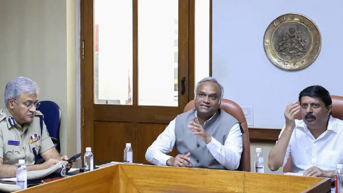 Bengaluru Traffic: ಟ್ರಾಫಿಕ್ ನಿಯಂತ್ರಣಕ್ಕೆ ಹೊಸ ಪ್ಲ್ಯಾನ್; ಅಂಕ ಆಧಾರಿತ ಲೈಸೆನ್ಸ್, ದಂಡ ಹೆಚ್ಚಳ ಸಾಧ್ಯತೆ ?
