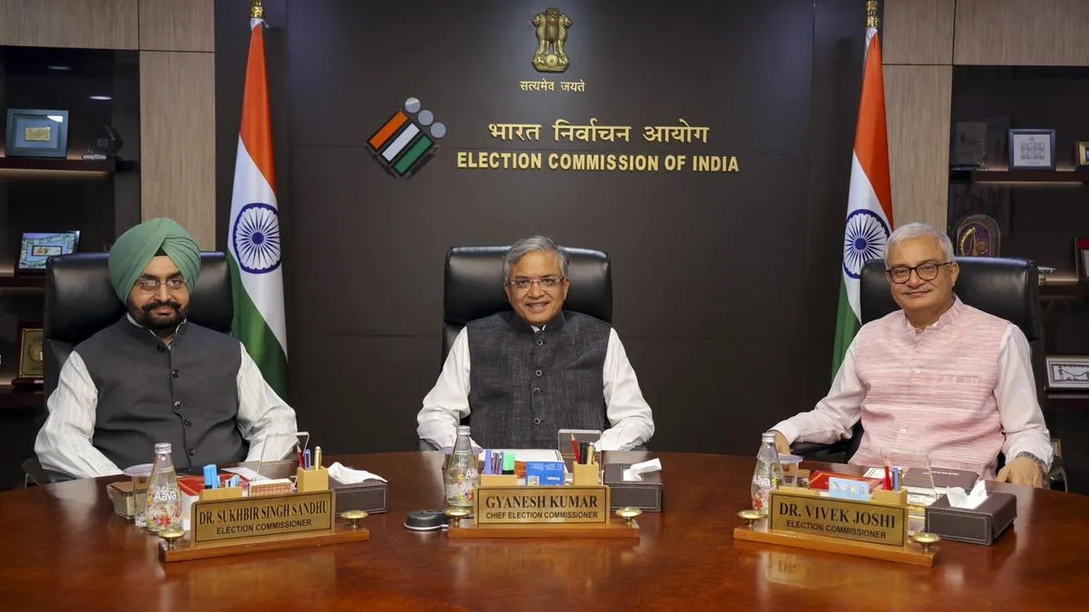 CEC ಜ್ಞಾನೇಶ್ ಕುಮಾರ್ ಹುದ್ದೆ ವಜಾಗೆ ಪರಮೇಶ್ವರ್ ಆಗ್ರಹ; ಚುನಾವಣಾ ಆಯೋಗದಲ್ಲಿ ಏನಾಗ್ತಿದೆ?