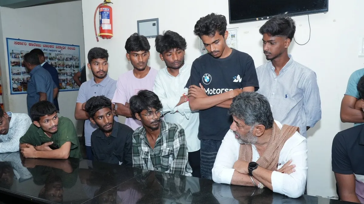 CM DK Shivakumar: ಬಾಲಕರ ಹಾಸ್ಟೆಲ್‌ಗೆ ಸಿಎಂ ದಿಢೀರ್ ಭೇಟಿ; ವಿದ್ಯಾರ್ಥಿಗಳ ಜೊತೆ ಊಟ ಮಾಡಿ, ಕುಂದುಕೊರತೆ ಆಲಿಸಿದ ಡಿಕೆಶಿ