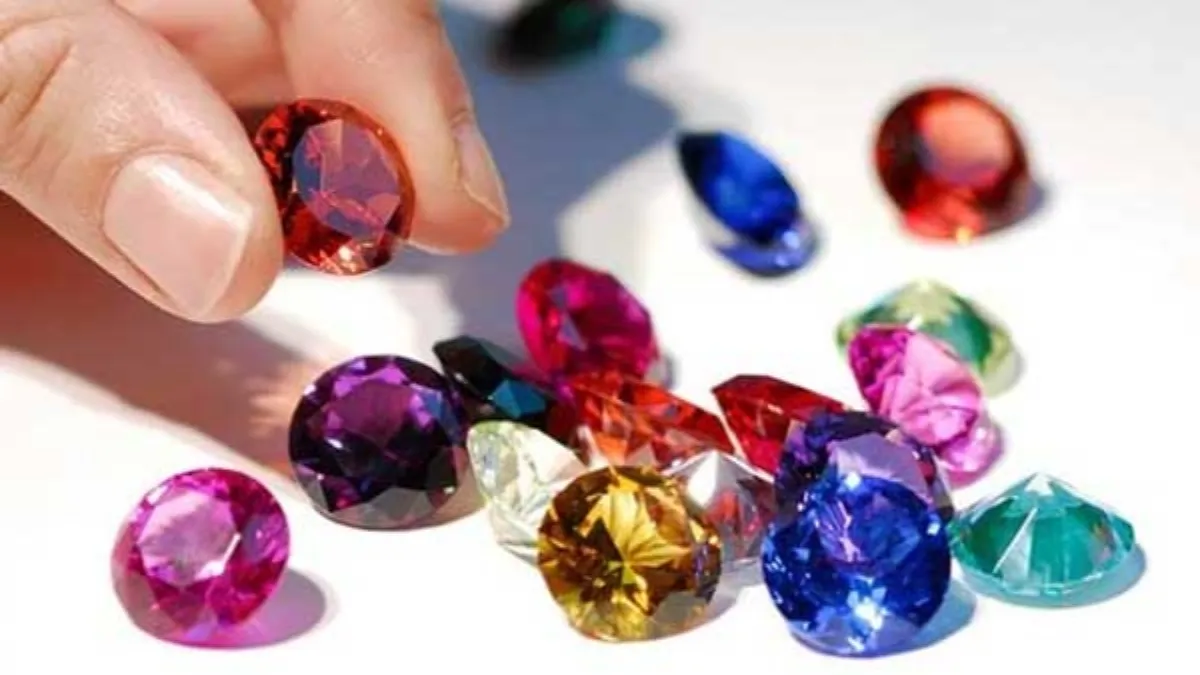 Gemstone Astrology:ನೀಲಿ ರತ್ನ ಧರಿಸಿದರೆ ಈ ರಾಶಿಯವರ ಅದೃಷ್ಟವೇ ಬದಲಾಗುತ್ತೆ! ಶನಿದೇವನ ಕೃಪೆಯಿಂದ ಯಶಸ್ಸಿನ ಬಾಗಿಲು ತೆರೆಯಲಿದೆ
