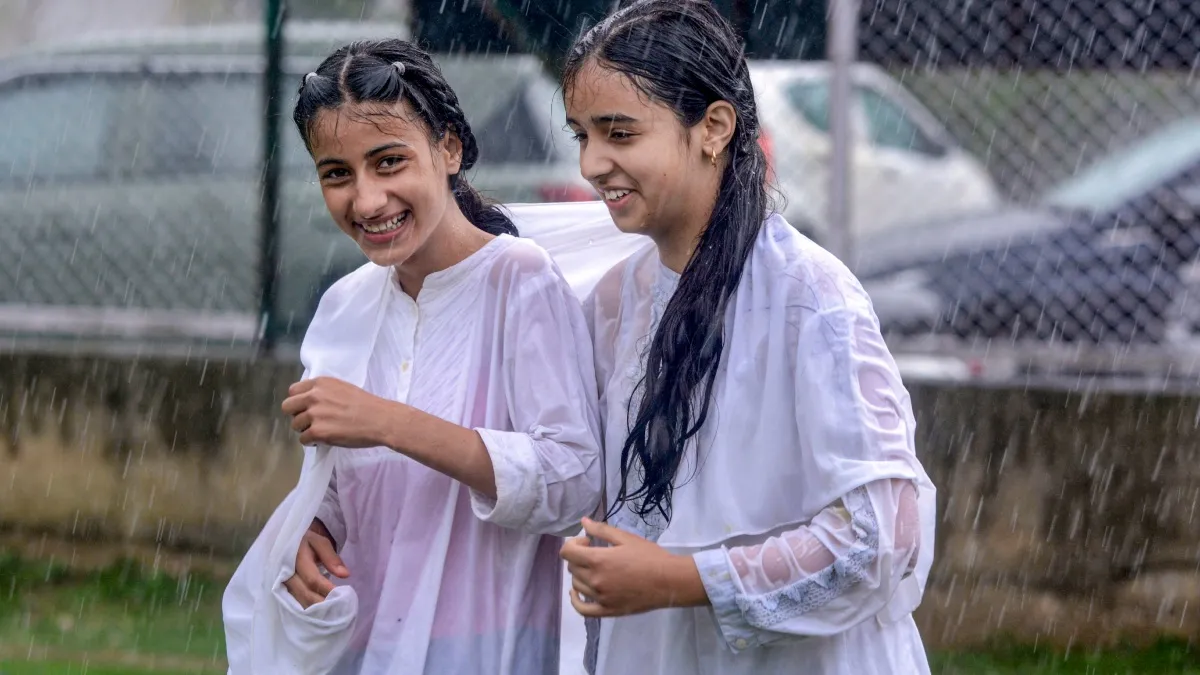 Karnataka Weather: ರಾಜ್ಯದಲ್ಲಿಂದು ಹವಾಮಾನ ಹೇಗಿರಲಿದೆ? ಮನೆಯಿಂದ ಆಚೆ ಬರುವ ಮುನ್ನ ಇಂದಿನ ವರದಿ ತಿಳಿದಿರಲಿ