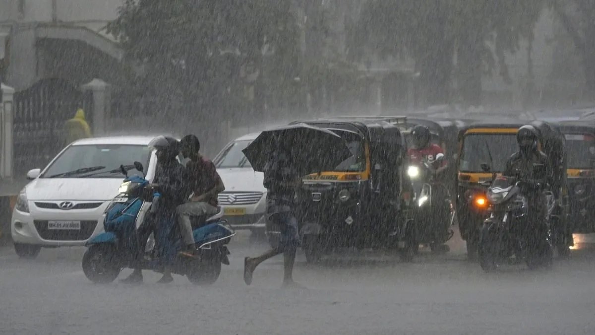 Karnataka Rains: ಚಂಡಮಾರುತ ಪ್ರಸರಣ! ದಕ್ಷಿಣ ಒಳನಾಡು ಜಿಲ್ಲೆಗಳಲ್ಲಿ ಮುಂದಿನ 5 ದಿನ ವ್ಯಾಪಕ ಮಳೆ