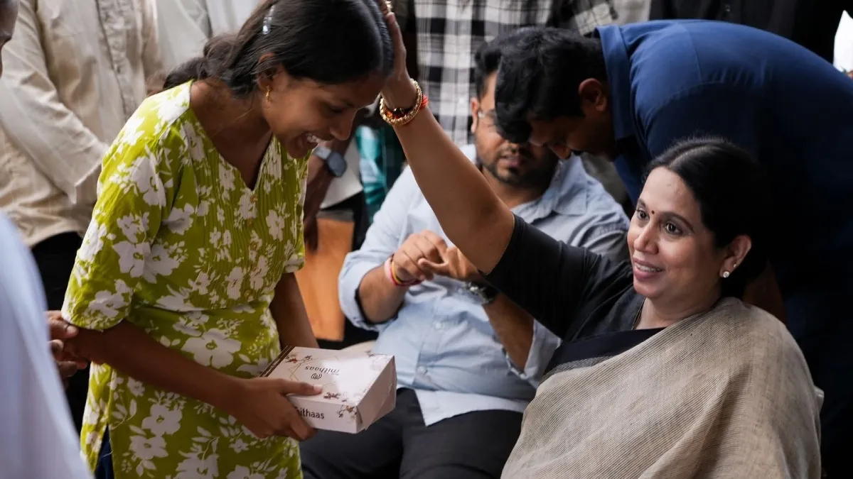 MBBS ಸೀಟ್ ಪಡೆದು ಮಾತು ಉಳಿಸಿಕೊಂಡ ವಿದ್ಯಾರ್ಥಿನಿ; ಸೃಷ್ಟಿ ಸಾಧನೆಗೆ ಲಕ್ಷ್ಮೀ ಹೆಬ್ಬಾಳ್ಕರ್ ಮೆಚ್ಚುಗೆ, ಡಿಕೆಶಿ ಮಹತ್ವದ ಮಾತು!