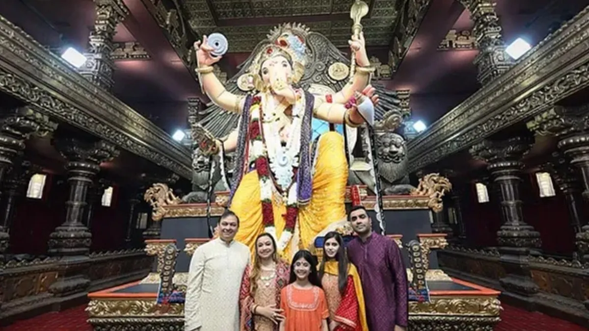 ಗಣೇಶ ಚತುರ್ಥಿ ಹಿನ್ನೆಲೆ ಮುಂಬೈನ ಪ್ರಸಿದ್ಧ 'ಚಿಂಚ್‌ಪೋಕ್ಲಿ ಚಾ ಚಿಂತಾಮಣಿ'ಗೆ ಪ್ರಣವ್, ಕರಣ್ ಅದಾನಿ ಭೇಟಿ