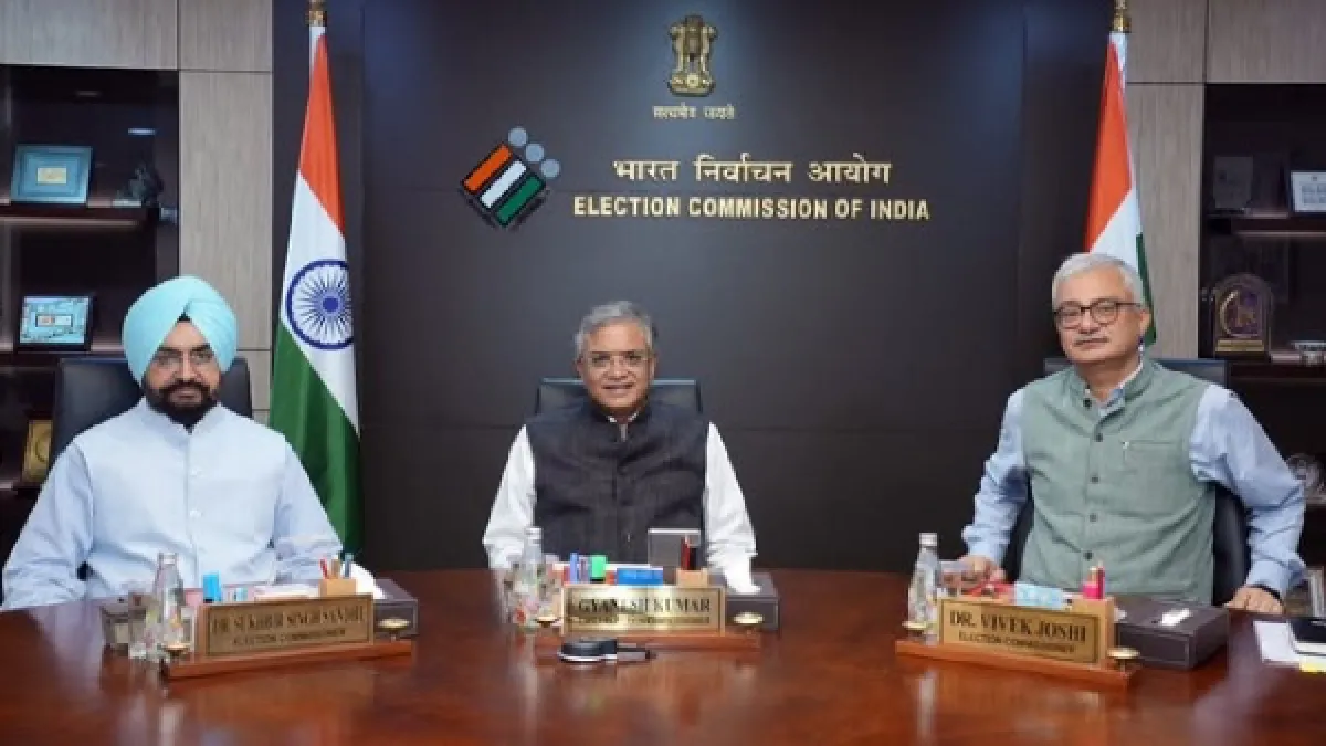 SIR ವಿವಾದ: ಚುನಾವಣಾ ಆಯೋಗದ ಇಬ್ಬರು ಆಯುಕ್ತರಿಂದ 14 ಬಾರಿ ಆಕ್ಷೇಪಣೆ; Form 6 ಬದಲಾವಣೆ ಪ್ರಶ್ನೆ, ಮಹತ್ವದ ವಿಷಯ ರಿವೀಲ್!