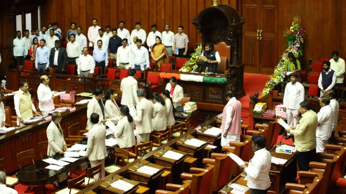 Vande Mataram: ವಂದೇ ಮಾತರಂಗೆ 2 ಚರಣಕ್ಕೆ ಬ್ರೇಕ್‌; ಪರಿಷತ್‌ನಲ್ಲಿ ಕಾಂಗ್ರೆಸ್‌-ಬಿಜೆಪಿ ನಡುವೆ ಭಾರೀ ಜಟಾಪಟಿ