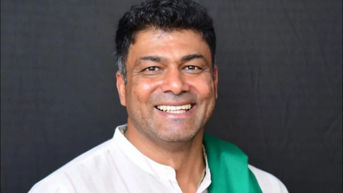 ನಮ್ಮ MLA ಅಮೆರಿಕದಲ್ಲಿದ್ದಾರೆ, ಭೇಟಿಯಾಗಲು ವೀಸಾ ಕೊಡಿಸಿ! ದರ್ಶನ್ ಪುಟ್ಟಣ್ಣಯ್ಯ ವಿರುದ್ಧ ರೈತರ ಆಕ್ರೋಶ