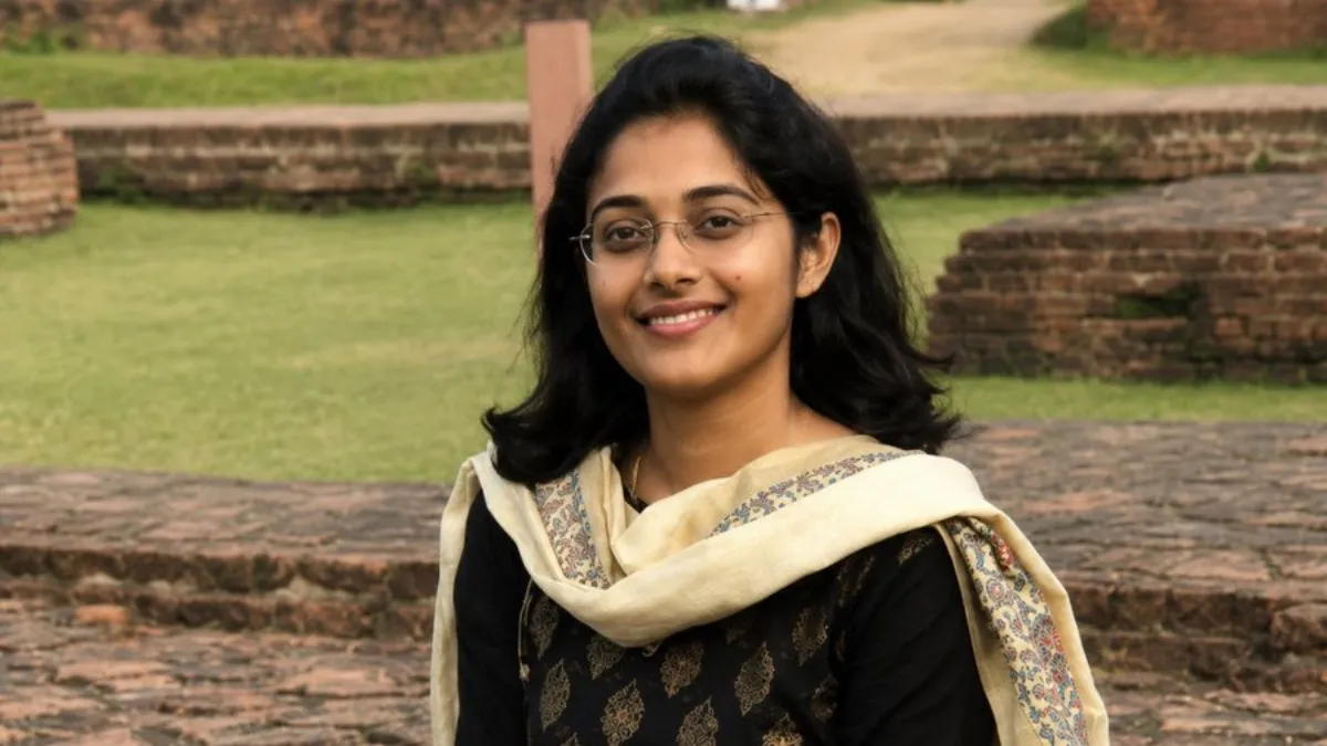 ಇಂಗ್ಲೀಷ್ ಬರಲ್ಲ ಅಂತಾ ಕಾಲೇಜಿನಲ್ಲಿ ರೇಗಿಸಿದ್ರು.. ಛಲ ಬಿಡದೆ ಮೊದಲ ಯತ್ನದಲ್ಲೇ 50ನೇ ರ್‍ಯಾಂಕ್ ಪಡೆದು IAS ಆದ ಸುರಭಿ