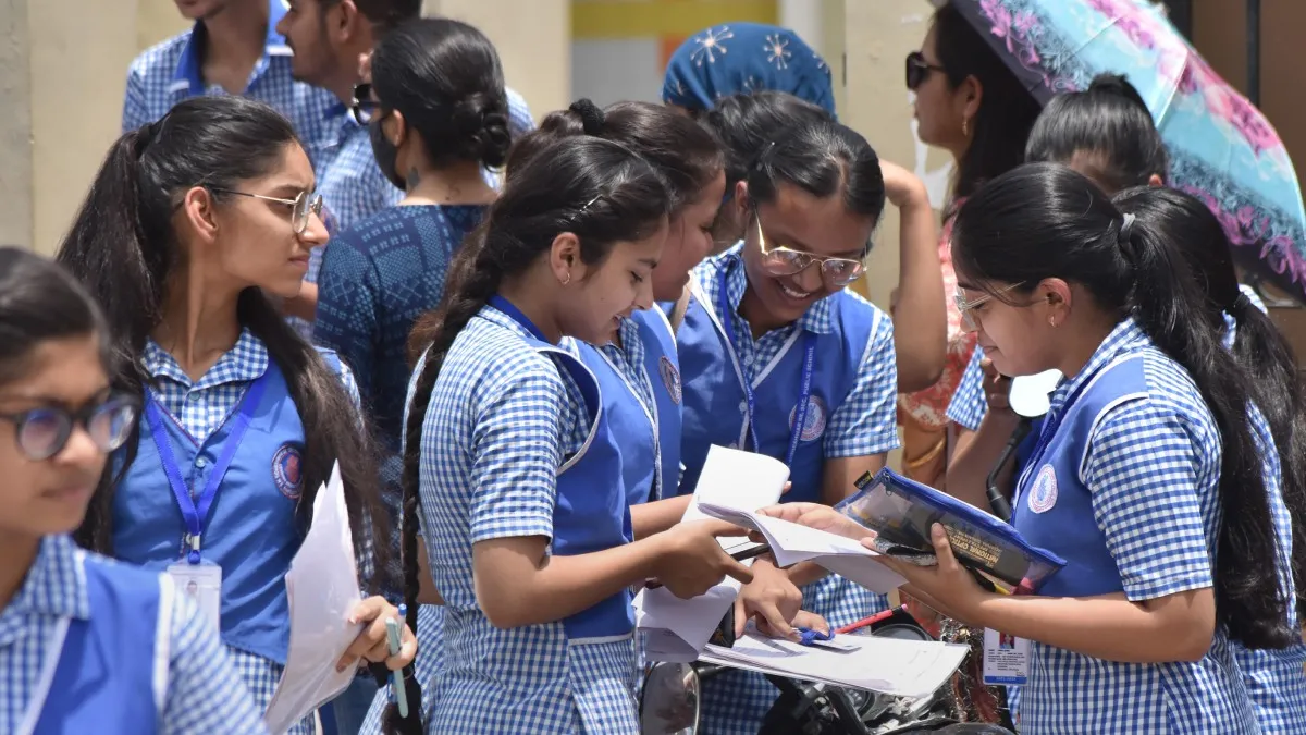 SSLC, PUC ವಿದ್ಯಾರ್ಥಿಗಳೇ ಗಮನಿಸಿ: ಜನಗಣತಿ ಇದ್ರೂ ಪರೀಕ್ಷೆ ಮುಂದ್ ಹೋಗಲ್ಲ! ಅಂತಿಮ ವೇಳಾಪಟ್ಟಿ ಪ್ರಕಟ, ಇಲ್ಲಿದೆ ಸಂಪೂರ್ಣ ವಿವರ