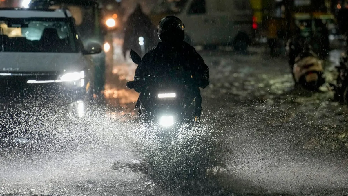 Karnataka Rains: ಬಂಗಾಳಕೊಲ್ಲಿಯಲ್ಲಿ ವಾಯುಭಾರ ಕುಸಿತ: ಬೆಂಗಳೂರು ಸೇರಿ ರಾಜ್ಯದ ಈ ಜಿಲ್ಲೆಗಳಲ್ಲಿ 5 ದಿನ ಭಾರಿ ಮಳೆ ಮುನ್ಸೂಚನೆ