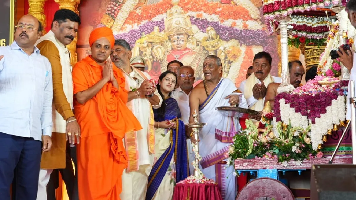 ಮೈಸೂರು ದಸರಾ ಉತ್ಸವಕ್ಕೆ ಶ್ರೀ ಗವಿಸಿದ್ಧೇಶ್ವರ ಶ್ರೀ ವಿದ್ಯುಕ್ತ ಚಾಲನೆ: ನಾಡನ್ನು ಜಾತಿಯಿಂದಲ್ಲ, ಪ್ರೀತಿಯಿಂದ ಕಟ್ಟಲು ಕರೆ