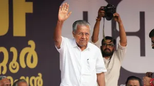 ഈ സമയവും കടന്നുപോകും- ഒന്നും അവസാനിച്ചിട്ടി​ല്ലെന്ന് പിണറായി; കൂടുതൽ കരുത്തോടെ തിരികെ വരും
