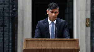 பிரிட்டன் நாடாளுமன்ற தேர்தல்.. முழு பலத்துடன் களமிறங்கும் தொழிலாளர் கட்சி! சிக்கலில் ரிஷி சுனக்?