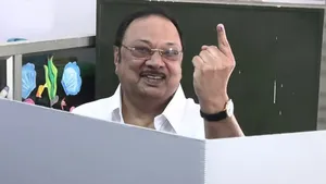  யாருக்கு வெற்றி? ஓட்டு போட வந்த மு.க.அழகிரி கொடுத்த சூசக பதில்!