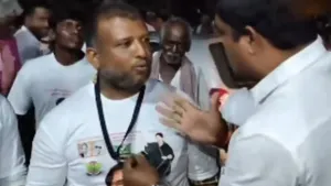 கழுத்தில் இருந்த விசிலை பிடுங்கி வீசிய அதிமுக நிர்வாகி! திருப்பூர் அருகே கூட்டத்தில் பரபரப்பு!