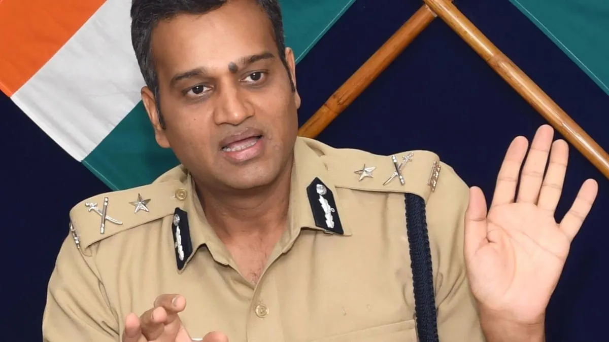 முதலமைச்சரின் குட்புக்கில் தென்மண்டல ஐஜி அஸ்ரா கர்க் ஐபிஎஸ்! சுதந்திர தின விழாவில் சிறப்பு பதக்கம்! | South Zone IG Asra Garg IPS has been awarded a special medal for his outstanding work - Tamil Oneindia