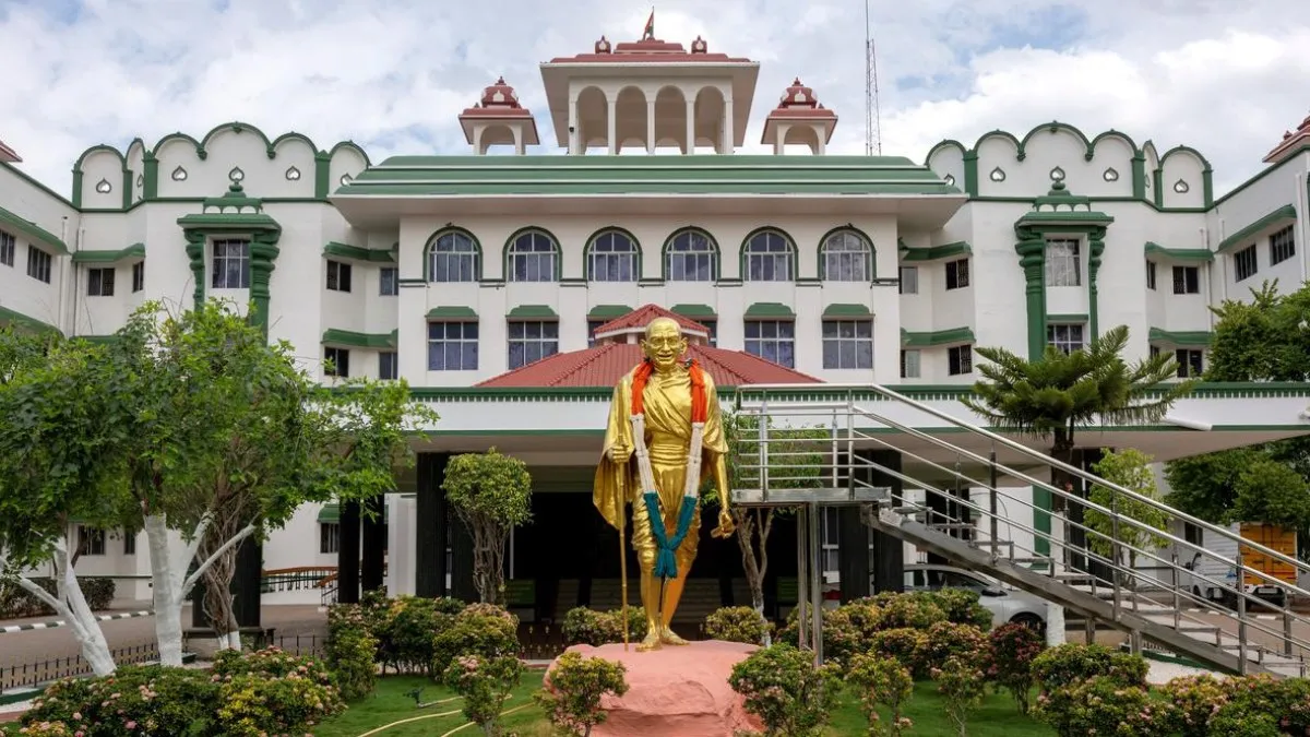 ஆணவப் படுகொலைகளை தடுக்க சிறப்பு சட்டம் இயற்ற அரசுக்கு உத்தரவிட முடியாது - ஐகோர்ட் கிளை ஆணை!
