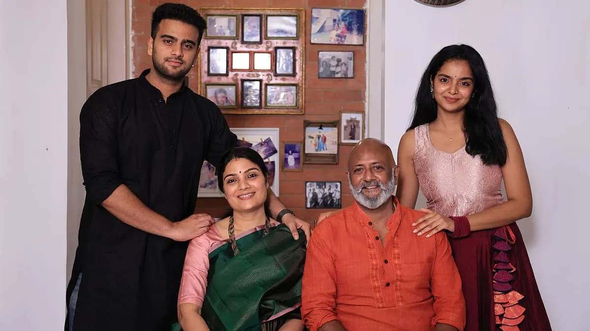 நடிகர் ராஜ் ஐயப்பன் அப்பா யார் தெரியுமா? இத்தனை படங்கள், சீரியலில் நடித்திருக்கிறாரே! சகோதரியும் நடிகை தான்