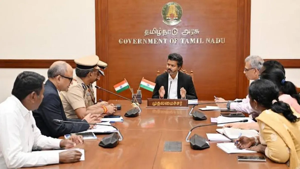 ஐஏஎஸ்அதிகாரிகள் கையில் தமிழக ஆட்சி? சொன்னபடியே நடக்கும் விஜய்? கோட்டையில் நடப்பது என்ன?