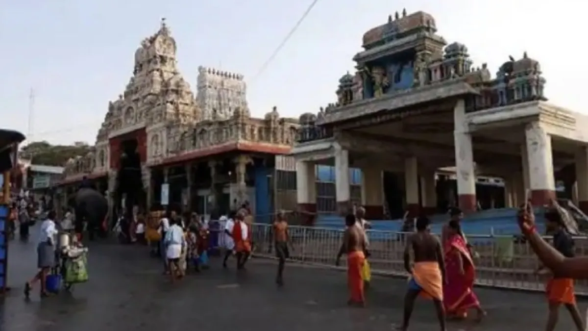 "முருகனுக்கு அரோகரா".. களைகட்டிய திருச்செந்தூர்.. ஆவணித் திருவிழா கொடியேற்றம் கோலாகலம்