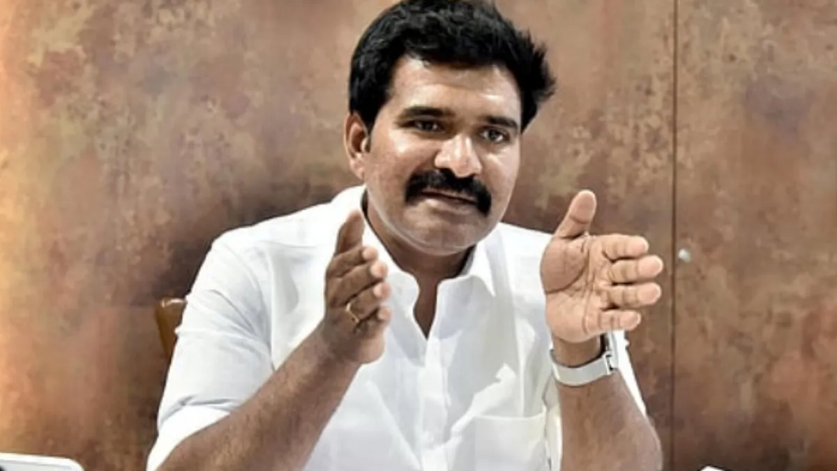 அமைச்சர் மனைவி அரசு பள்ளி டீச்சர்..வீட்டுக்கு பக்கத்தில் வேலை! அவருக்கு மட்டும் ட்ரான்ஸ்ஃபர் எப்படி?