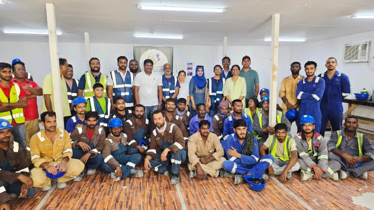 துபாய் சுட்டெரிக்கும் வெயில்.. தொழிலாளர்களின் தாகம் தீர்த்த 'கூலிங் ஹார்ட்ஸ்' நெகிழ்ச்சி முயற்சி!