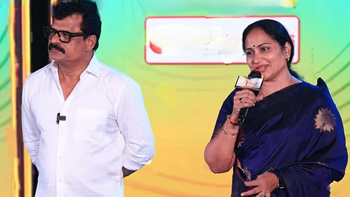 நடிகை காயத்ரியிடம் விஜய் பற்றி கேட்ட கேள்வி.. போஸ் வெங்கட் கொடுத்த ரியாக்ஷன்.. ரவுண்டு கட்டிய நெட்டிசன்கள்