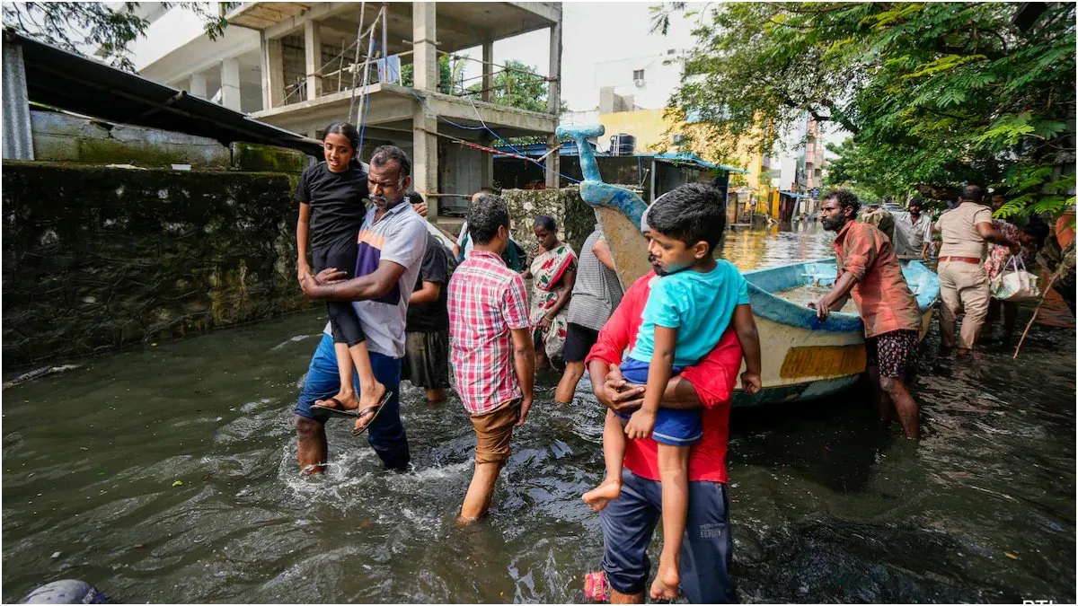 ஆபிசுக்கு வருவதற்கு முன்னாடி ரோட்டுல இறங்கி செக் பண்ணனும்! சென்னை மாநகராட்சி அதிகாரிகளுக்கு உத்தரவு