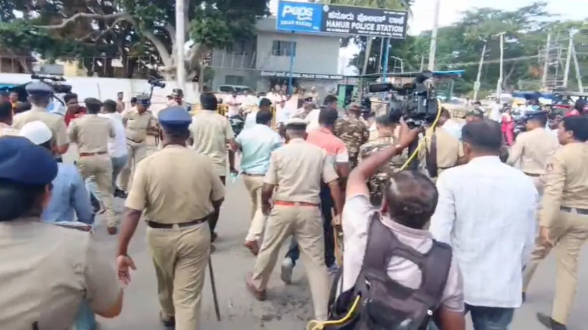 கர்நாடக வனத்துறையால் 3 தமிழர்கள் சுட்டுக்கொலை.. போராட்டம் நடத்தியவர்கள் மீது போலீசார் தடியடி!