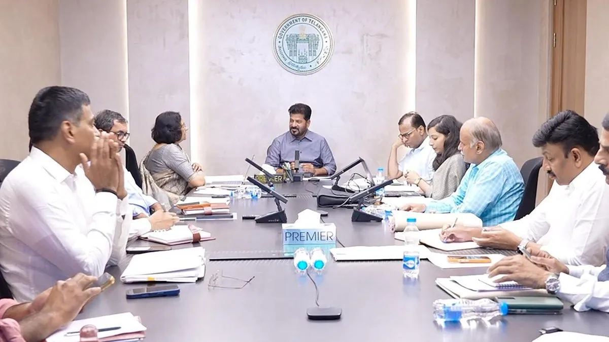 அசந்த நேரத்தில் ஆந்திரா பக்கம் போன முதலீடுகள்! ஒரு வழியாக விழித்து கொண்ட ஹைதராபாத்! மெகா பிளான் ரெடி