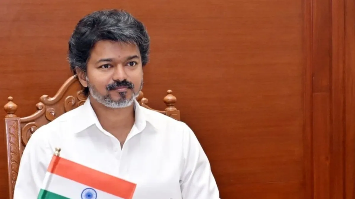 உப்பு சப்பே இல்லை.. கையில் தரப்பட்ட டிராப்டை பார்த்து கடுப்பான விஜய்.. உடனே ஓடிய அதிகாரிகள்!